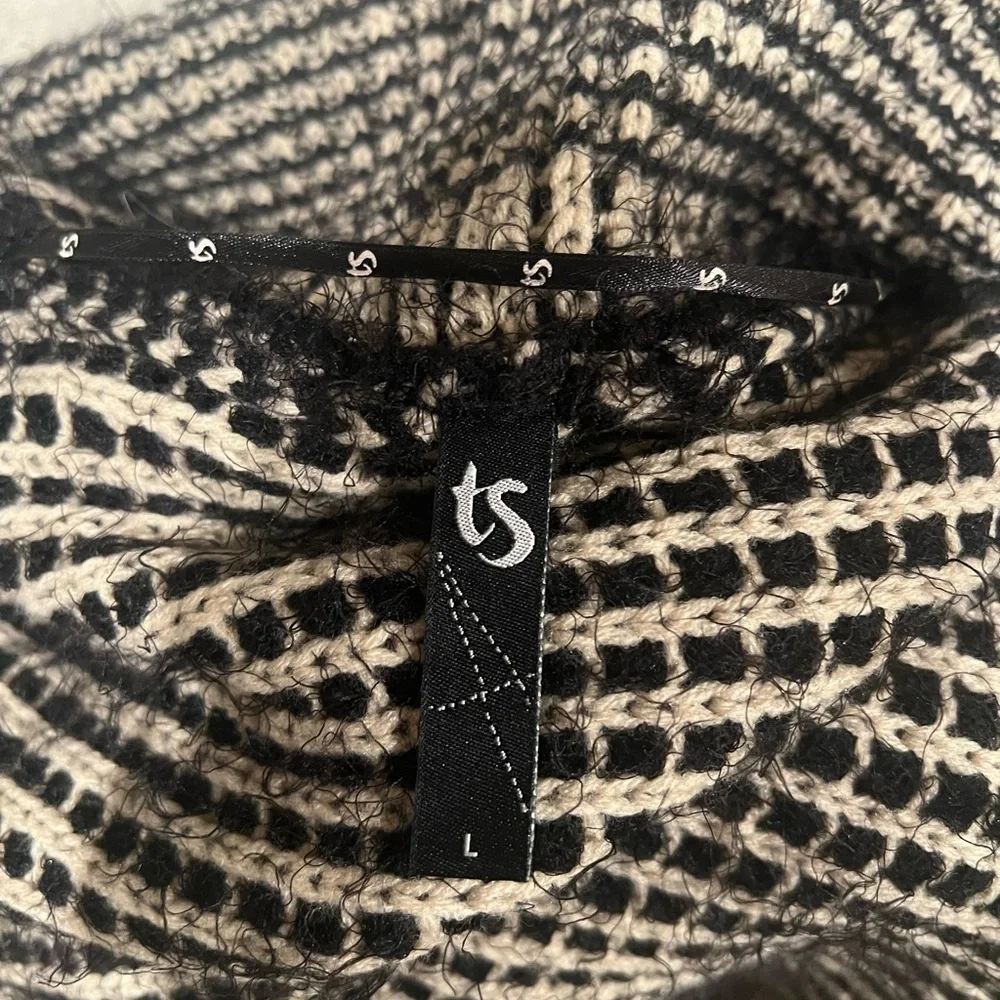 Beautiful Knit Cardigan 🍁 - Picture 10 of 11